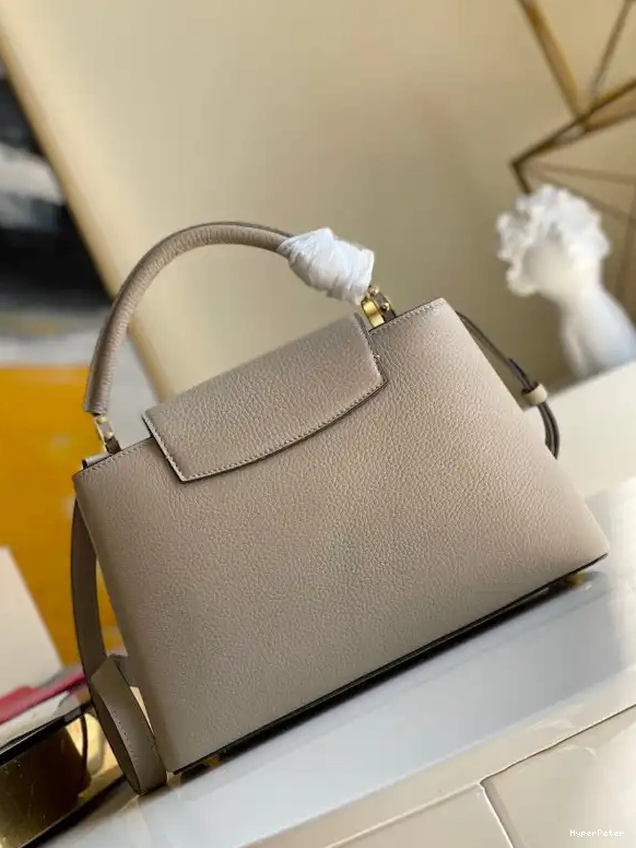 LOUIS CAPUCINES VUITTON MM 0524